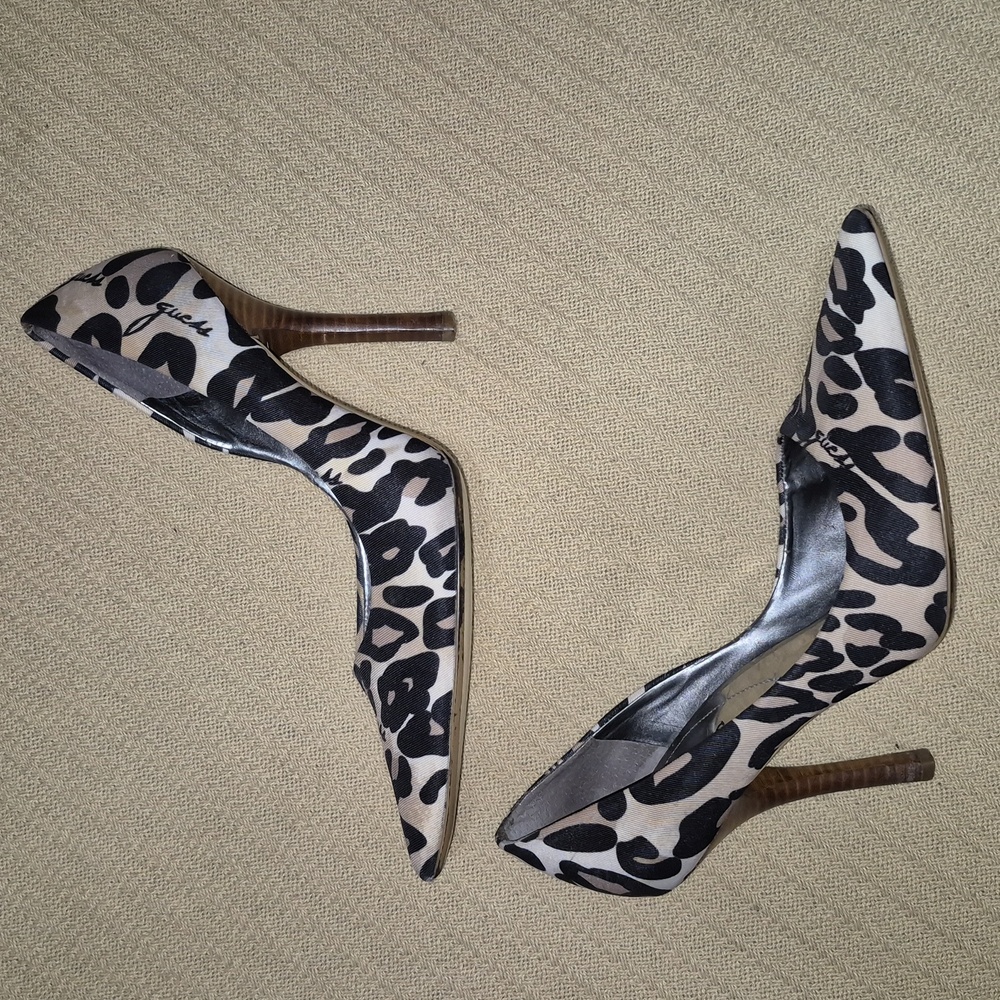 GUESS Carrie  Women's Leopard Print Pointed Heels Sz. 9 - Picture 2 of 5